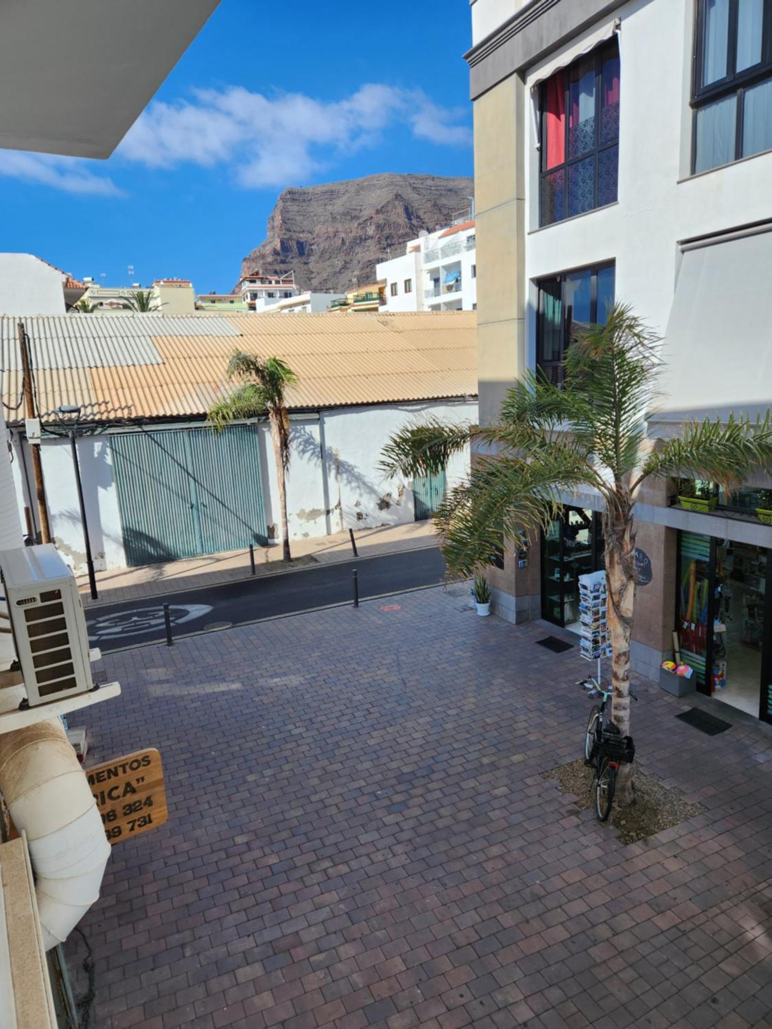 America Apartment *